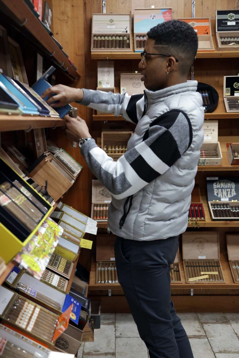 CUSTOMER SHOPPING IN HUMIDOR (5)